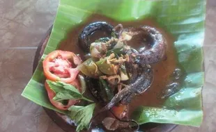 KULINER SOLO : Yuk, Cicipi Pecak Belut Khas Pemalang di Warung Ini