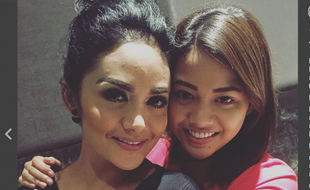 INSTAGRAM ARTIS : Ucapkan Selamat Ultah ke KD, Aurel Dicibir Netizen