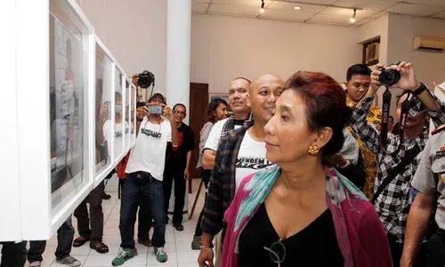 PAMERAN FOTO : Tutup Pameran Foto, Menteri Susi Berjoget Bersama Wartawan