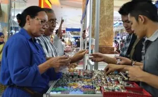 BATU AKIK : Candu Akik, Makin Digosok Makin Untung