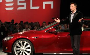 Mobil Listrik Tesla Bakal Mengaspal di Planet Mars