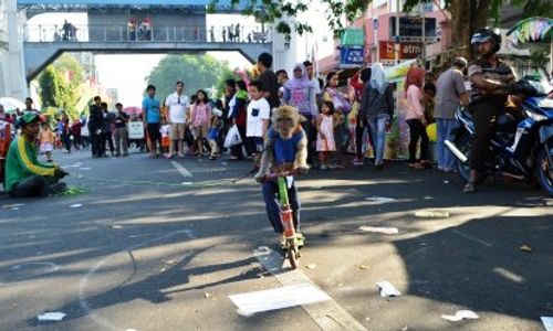 FOTO CAR FREE DAY MADIUN : Eksploitasi Monyet Lestari di CFD Madiun