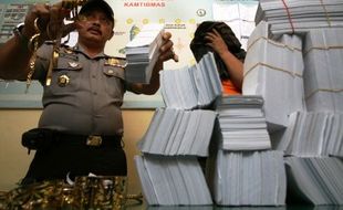 FOTO PENIPUAN KEDIRI : Kertas Ini Dikatakan Senilai Rp23 M