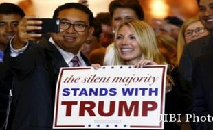 KAMPANYE DONALD TRUMP : Fadli Zon Dapat Hadiah Topi Donald Trump, KPK: Lapor Dong