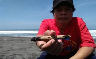 PENCEMARAN PANTAI : Tangkapan Ikan Mulai Berkurang, Tumpahan Aspal Mencapai Sungai Bogowonto