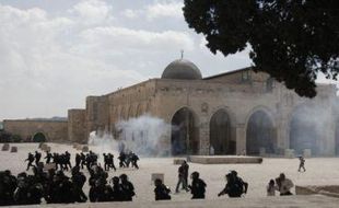 KONFLIK ISRAEL-PALESTINA : Israel dan Palestina Kembali Bentrok di Masjid Al-Aqsa