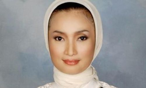 PILKADA SURABAYA : Inilah Si Cantik Lucy Kurniasari, Lawan Tri Rismaharini