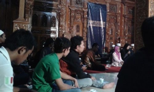 KOMUNITAS MADIUN : Waro' Kaprawiran Temu Perdana Sebagai Majelis Ilmu Masyarakat Maiyah