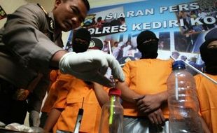 FOTO NARKOBA KEDIRI : Sabu-Sabu Kediri Dilarutkan Air