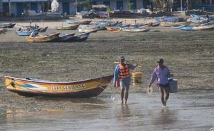 Nelayan Pacitan Keluhkan Pendangkalan Pantai Tawangsari