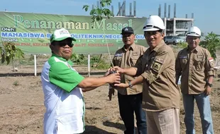 PENERIMAAN MAHASISWA BARU : Politeknik Negeri Madiun Gandeng BPDAS Solo Tanam 5.000 Pohon