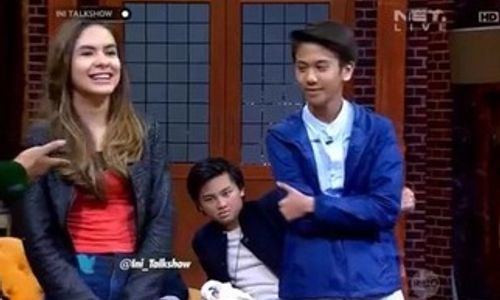 KABAR ARTIS : Ini Kisah Cinta Segitiga Iqbaal CJR-Stefhanie Elovi-Bastian Steel