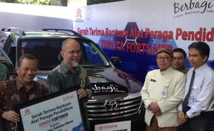 UNS SOLO : Toyota Fortuner Jadi Alat Praktik Mahasiswa Teknik UNS