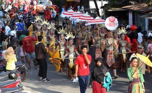 FESTIVAL PAYUNG INDONESIA : Balekambang Macet Parah