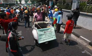 BECAK MOTOR : Bentor Tetap Ilegal