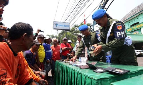 AKSI UNIK : Meriahkan HUT TNI, Kopral Bagyo Gelar Operasi Kantong Kempes