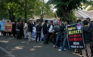 UMK 2016 : Buruh Jateng Dilema Tuntut Kenaikan UMK