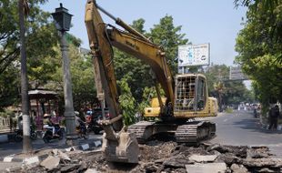 INFRASTRUKTUR SOLO : Pengalihan Arus Diprotes Warga, Pengecoran 2 Jalan Dikebut