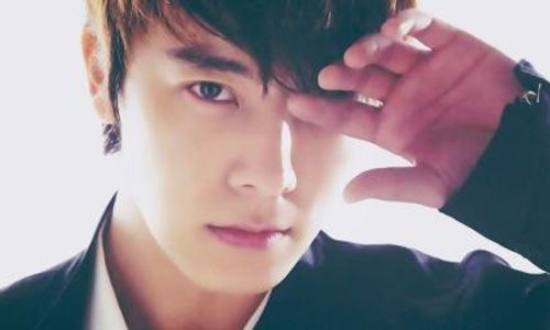 K-POP : Terungkap, Ini Foto Donghae Berpakaian Tentara