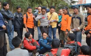 KEBAKARAN LAWU : Jalani Ritual, Hanya 7 Pendaki Mau Turun Gunung Lawu