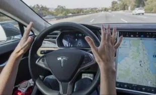 MOBIL TESLA : Salip Google Car, Tesla S Kini Bisa Autopilot