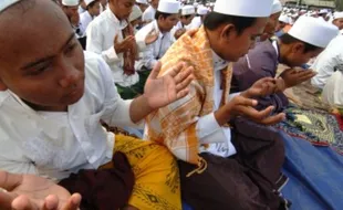 KEMARAU 2015 : Warga Magetan Salat Istiska untuk Lawu