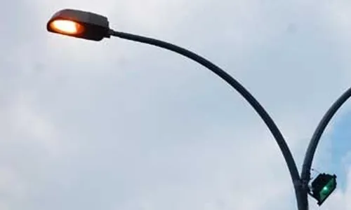 PENERANGAN JALAN : Pemasangan Lampu Penerang Jalan "Manut" Pak Camat