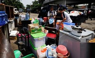 TATA KOTA MADIUN : 3 Bulan Diabaikan, 13 Bangunan Liar di Jl. Kartini Dibongkar Paksa