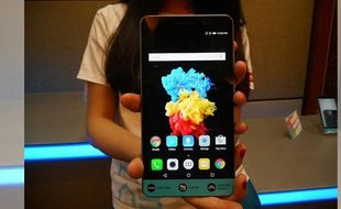 PENJUALAN SMARTPHONE : Lenovo Andalkan Penjualan Offline