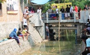 PILKADA SRAGEN 2015 : Memancing Ikan, Memancing Dukungan Warga