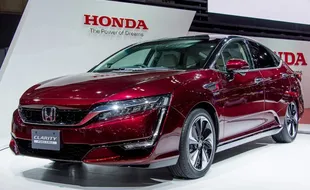 MOBIL HONDA : Honda Clarity, Big Sedan Saingan Toyota Mirai