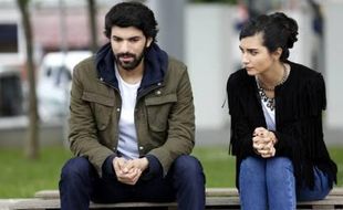 CINTA ELIF ANTV : Elif Bimbang Omer Diskors dari Kepolisian