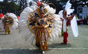 FOTO KAMPUS MADIUN : Begini Meriahnya Dies Natalis Unmer...