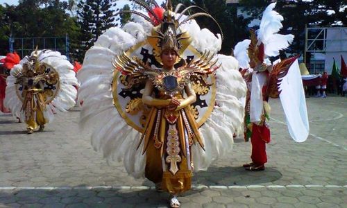 FOTO KAMPUS MADIUN : Begini Meriahnya Dies Natalis Unmer...