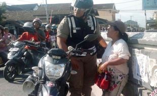 RAZIA PENGEMIS : Sehari Bisa Kantongi Rp600.000, Belasan Pengemis Tulungagung Dijaring Satpol PP