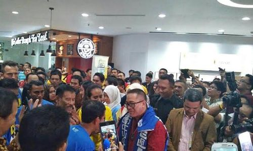 FINAL PIALA PRESIDEN 2015 : Jadi Juara, Persib Diberi Bonus Indosat Rp400 Juta