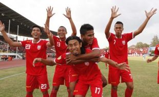 PLUMBON CUP 2015 : PSBK 1-2 Persis Solo: Berkah Lapangan Tergenang, Maju ke Semifinal