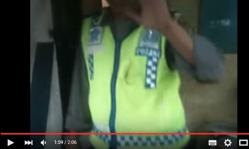 VIDEO KONTROVERSIAL : Di Video Ini, Elanto Bikin Polisi “Salah Tingkah”