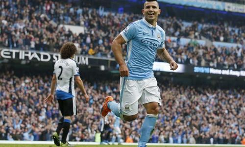 CEDERA PEMAIN : Aguero Ditandu Keluar Saat Argentina Ditekuk Ekuador