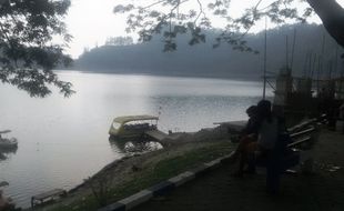 WISATA PONOROGO : Naik Bebek-Bebekan, Speed Boat, atau Bus Air di Telaga Ngebel, Ini Tarifnya…