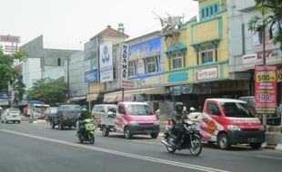 CITY WALK SUKOHARJO : Bahu Jalan Jl. Jenderal Sudirman Jadi Lahan Parkir