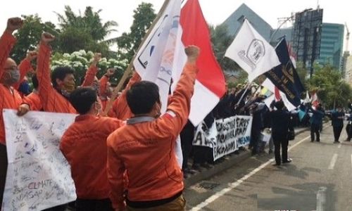 1 TAHUN JOKOWI-JK : Wakil Mahasiswa Jatim Demo di Grahadi