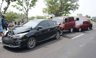 Foto Kecelakaan Beruntun di Ringroad Selatan Jogja