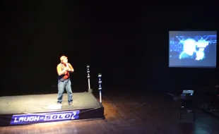 LAUGH IN SOLO 2 : Begini Aksi 6 Komika Beradu “Smackdown” di Solo