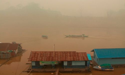 KABUT ASAP : Asap Kian Pekat, Jarak Pandang di Muara Teweh Hanya 15 Meter