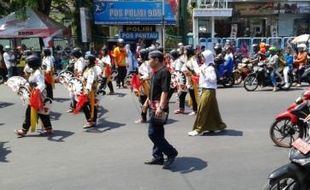 TAHUN BARU HIJRIAH : Rute Pawai Tahun Baru Hijriah Diterabas Motor, Penonton Kecewa