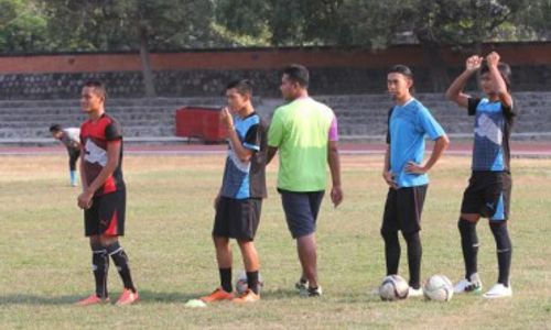 PLUMBON CUP 2015 : Diklat Salatiga All Star Vs Persis Solo: Saatnya Akhiri Puasa Gelar