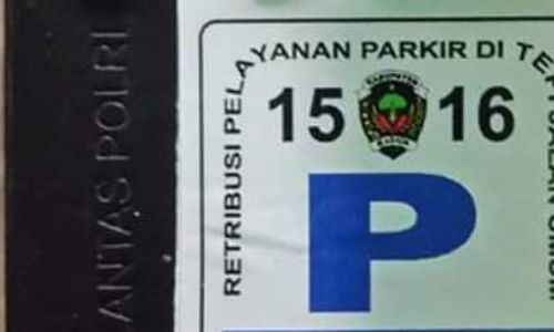 PARKIR MADIUN : Stiker Parkir Kabupaten Madiun Disfungsi, Warga Usul Dihapus