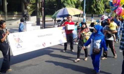 CAR FREE DAY MADIUN : Suara Muslim FM Ajak Sumbang Seribu Masker