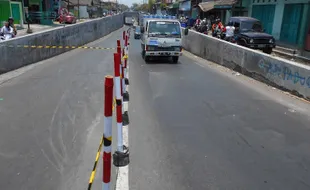 PERBAIKAN UNDERPASS MAKAMHAJI : Arus Lalu Lintas di Sekitar Underpass Dialihkan